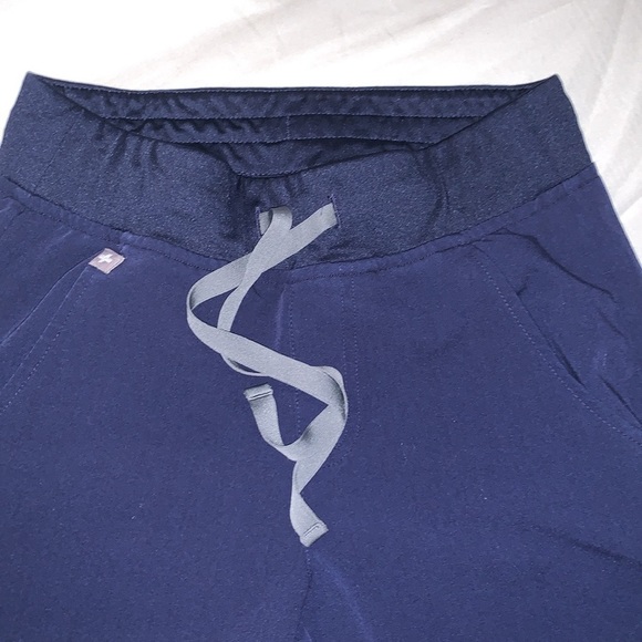 Gently Loved Zamora Technical Collection Joggers by FIGS **Broken Front Zipper** - Picture 5 of 12